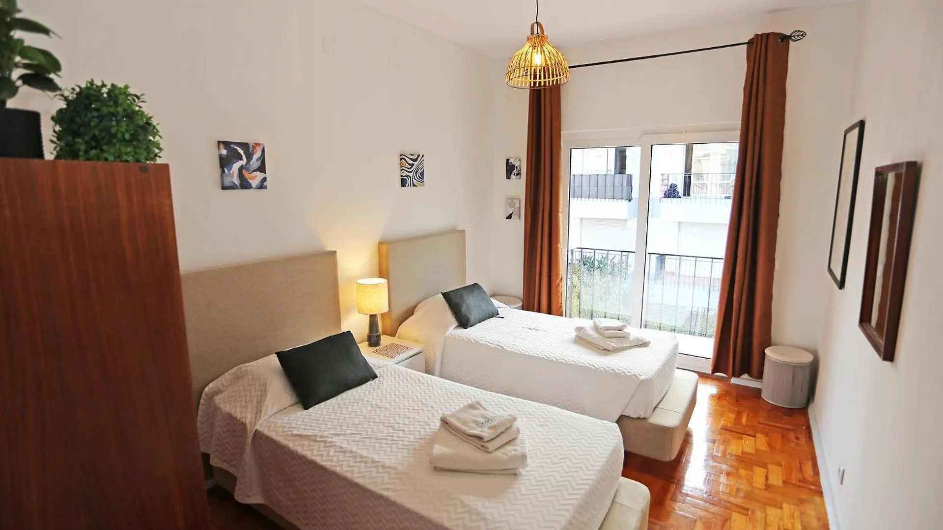 Guest house Y - Trindade Sun Guesthouse Lagos