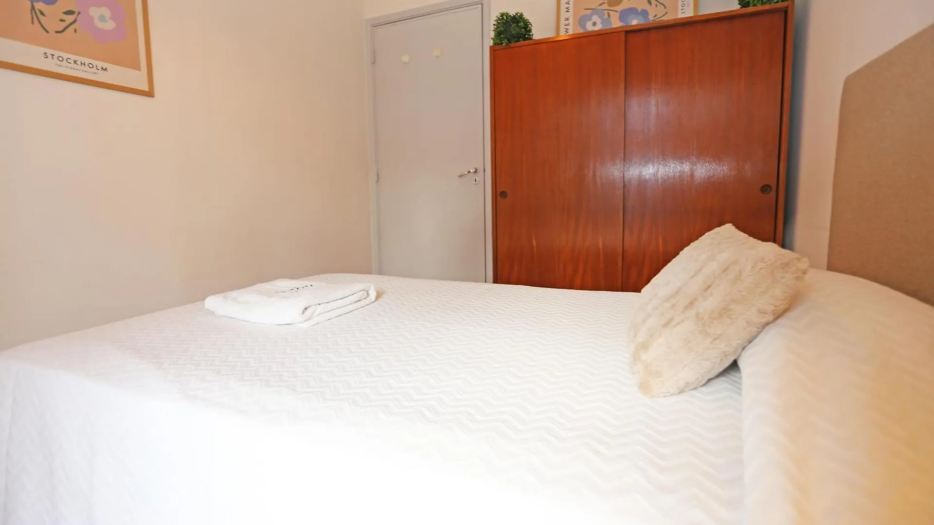 Y - Trindade Sun Guesthouse Lagos Guest house