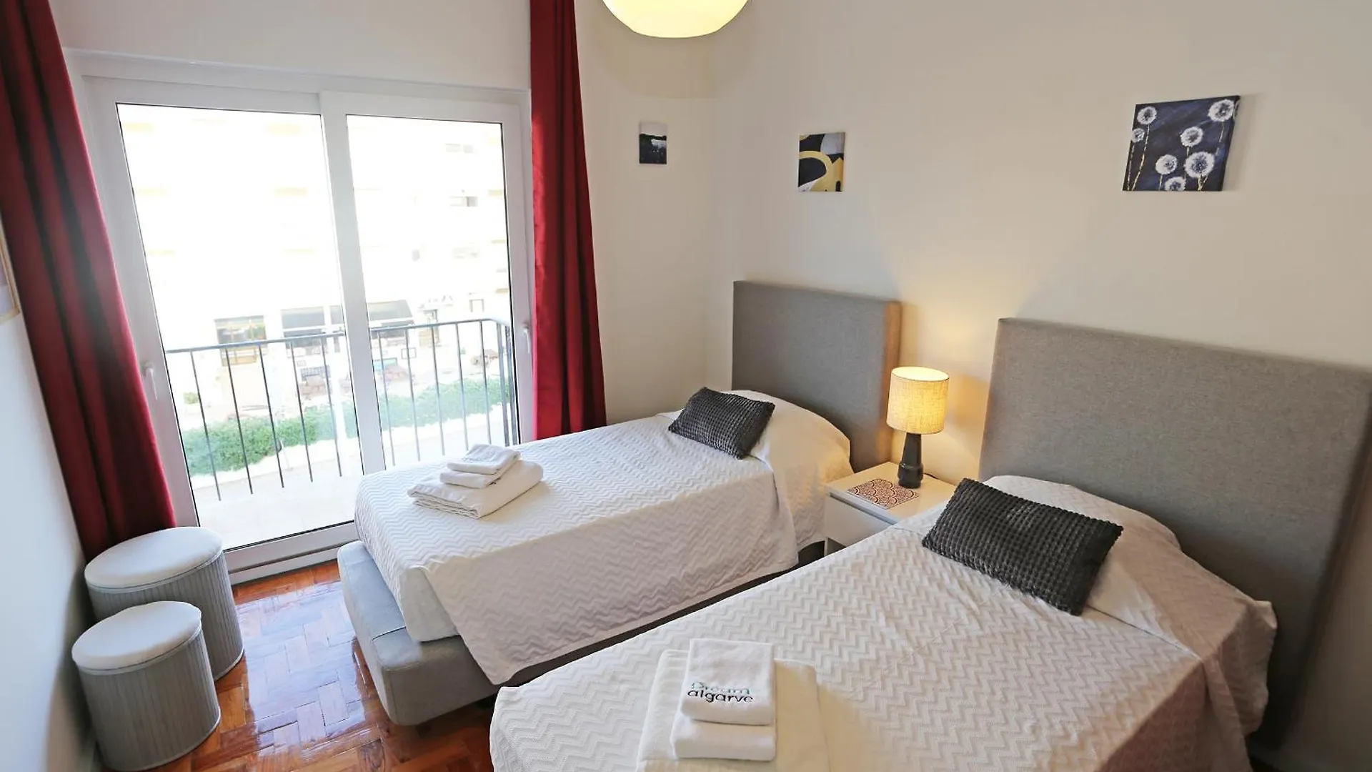 Guest house Y - Trindade Sun Guesthouse Lagos