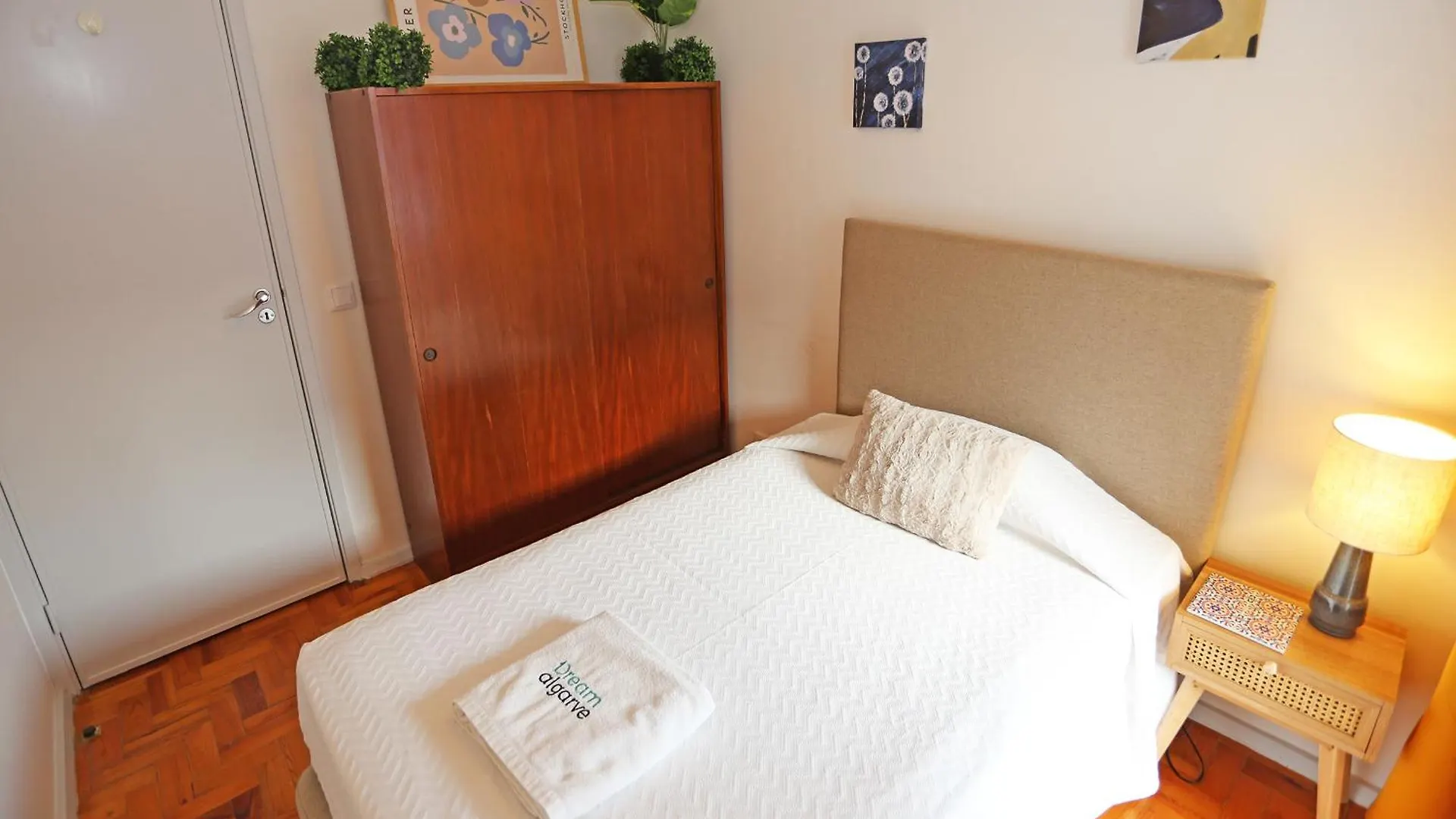Y - Trindade Sun Guesthouse Lagos