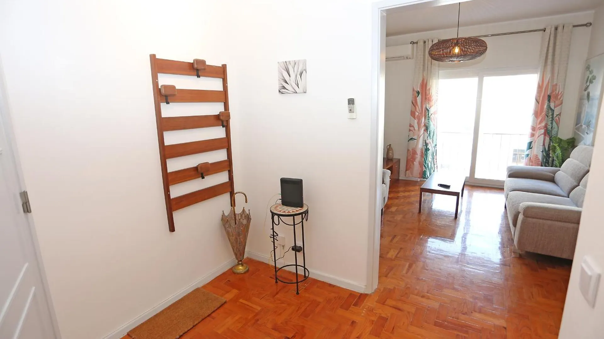 Guest house Y - Trindade Sun Guesthouse Lagos