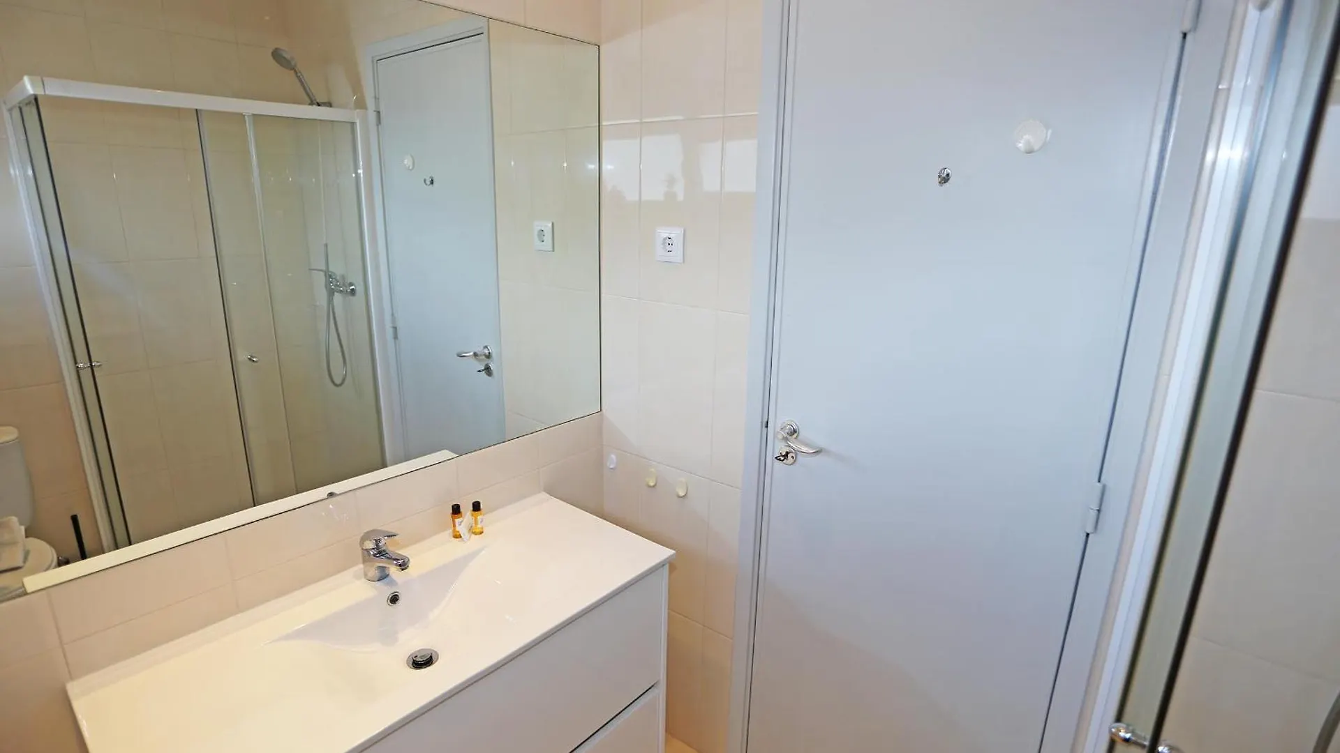 Y - Trindade Sun Guesthouse Lagos 0*,