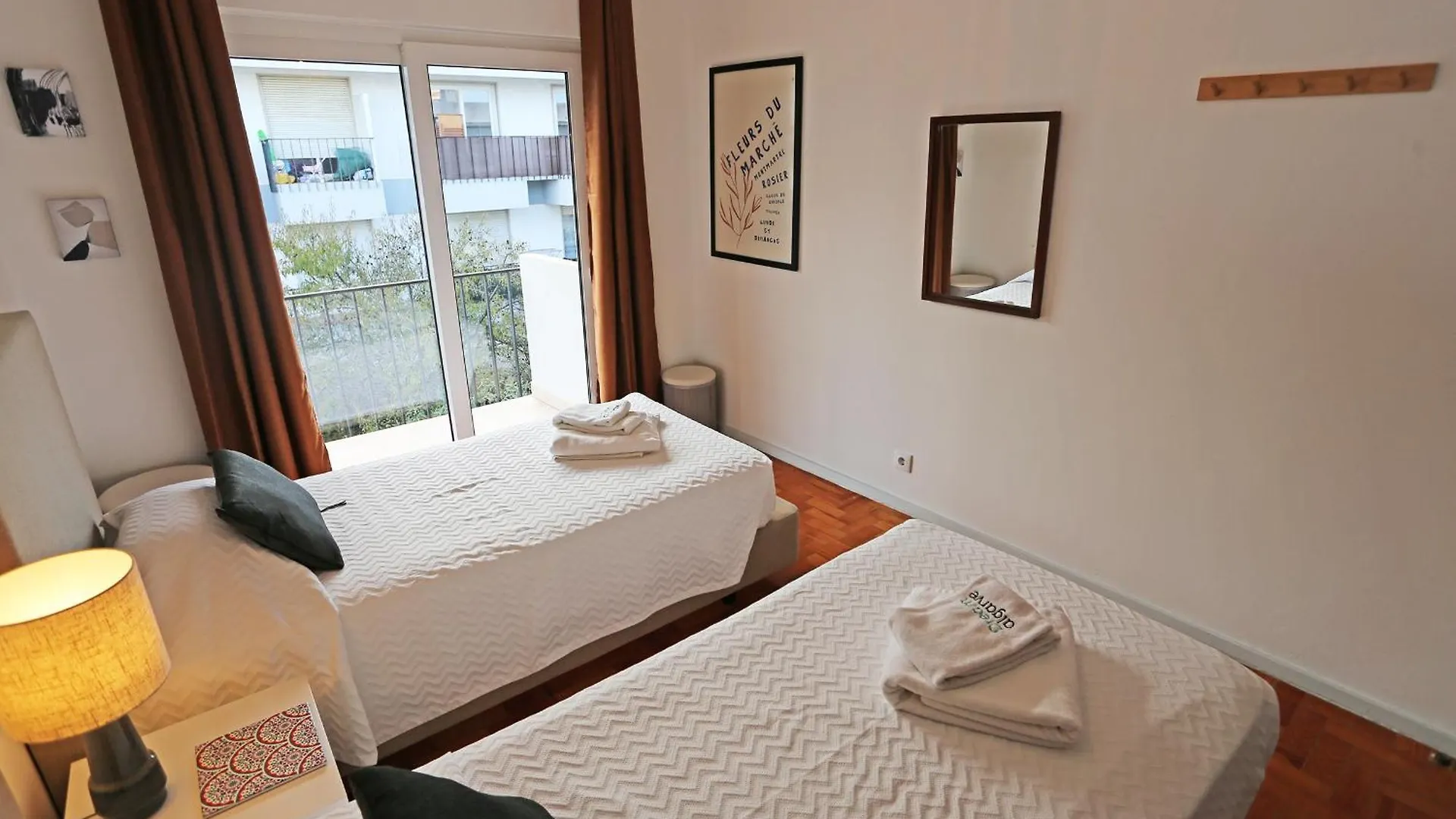 Guest house Y - Trindade Sun Guesthouse Lagos